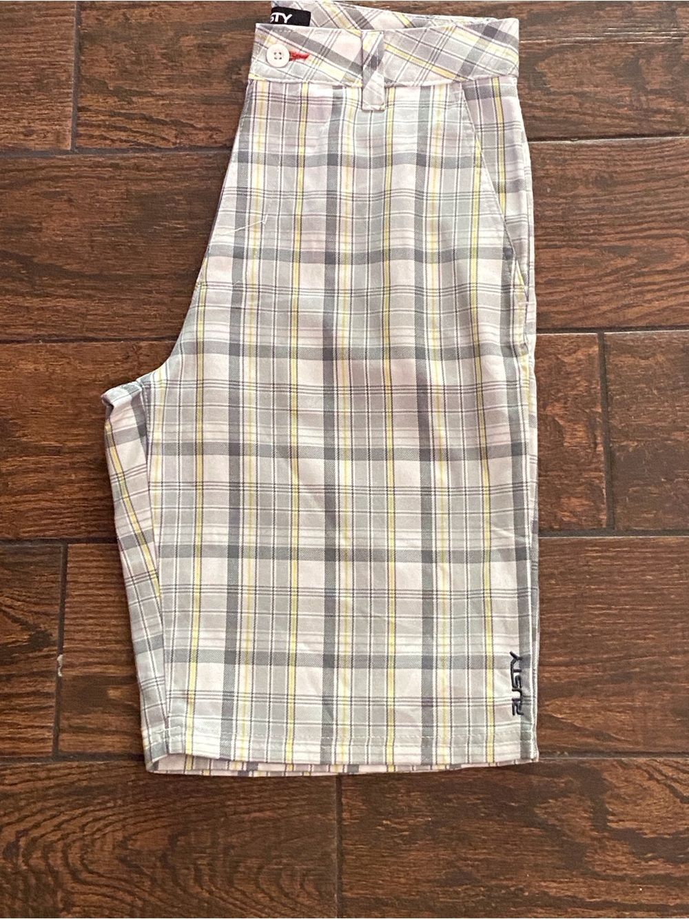 Rusty Men’s Plaid Flat Front Shorts in Gray, White and Yellow Size 30